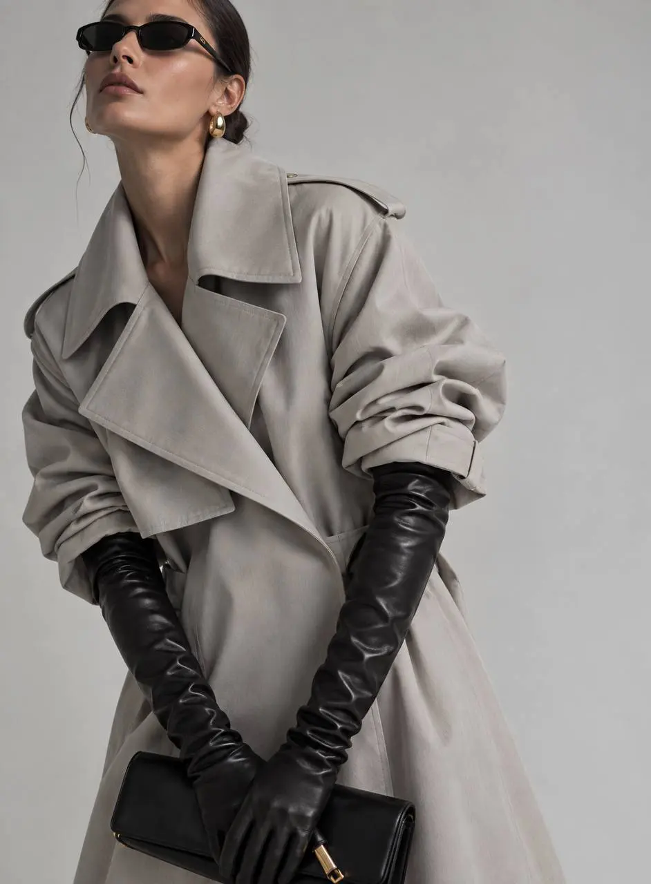 Тренч с перчатками, Trenchcoat mit Handschuhen Trenchcoat kombinieren: Die besten Outfits & Styling-Tipps für Herbst 2026